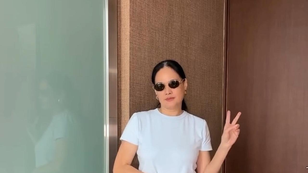 Gaya Donna Harun saat Akan Kumpul dengan Sahabat Curi Perhatian