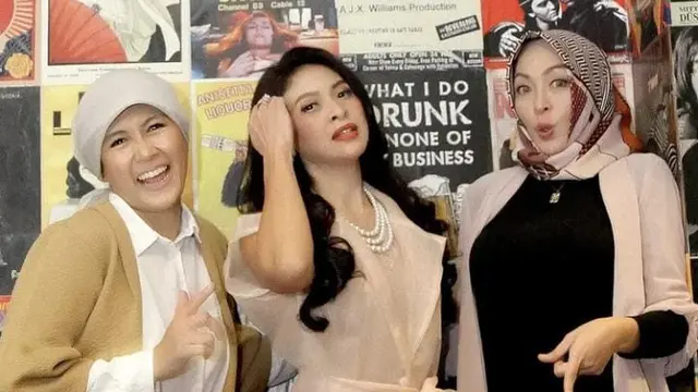 Angelina Sondakh punya instagram