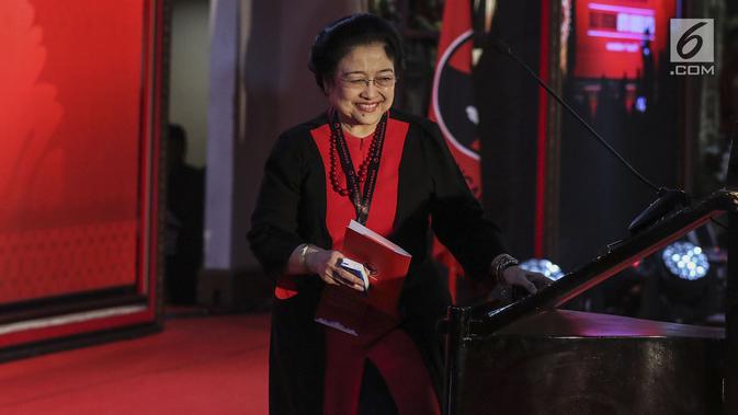 Ketua Umum Partai Demokrasi Indonesia Perjuangan (PDIP) Megawati Soekarnoputri bersiap memberikan pidato saat mengahadiri pembukaan Kongres V PDIP di Sanur, Bali, Kamis (8/8/2019). Kongres V PDIP  berlangsung selama tiga hari sejak 8 hingga 10 Agustus mendatang. (Liputan6.com/Johan Tallo)