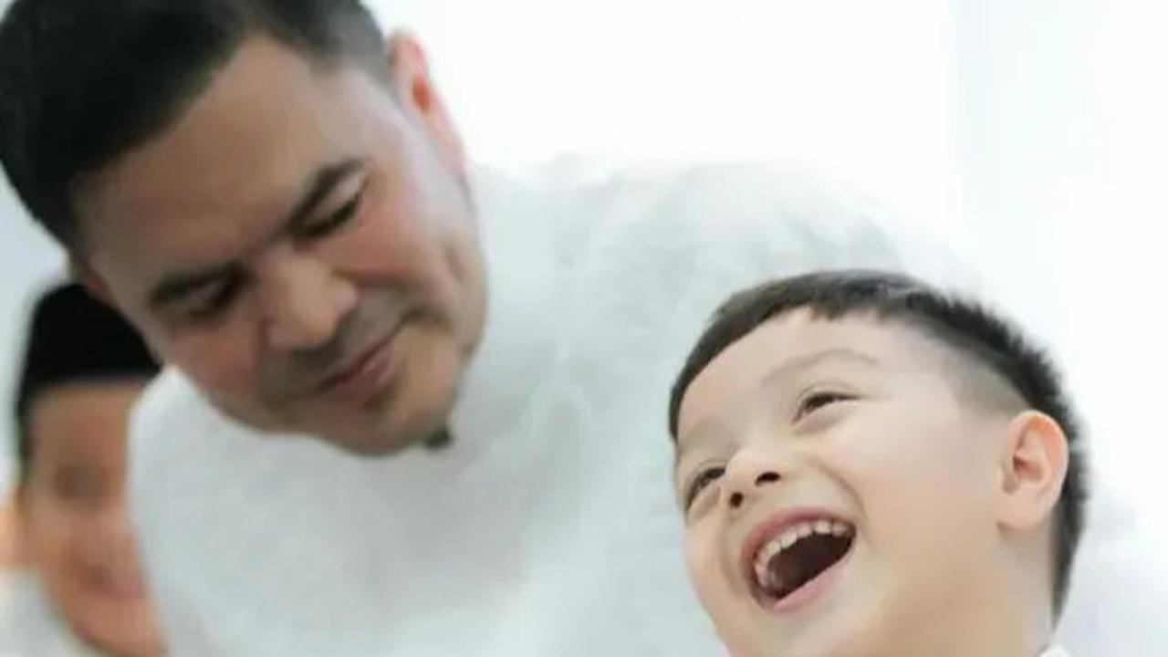 Momen Keakraban Haldy Sabri Momong Air Rumi Anak Irish Bella saat Ditinggal Bekerja