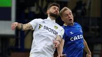 Donny van de Beek saat menjalani debut di Everton, dalam laga melawan Leeds United, Sabtu (13/2/2022). (Peter Bryne/PA via AP)