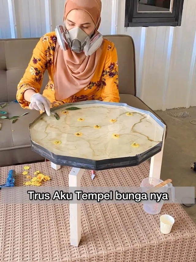 7 potret Natalie Sarah yang Punya Hobi Resin Art Ini Karyanya Keren Banget