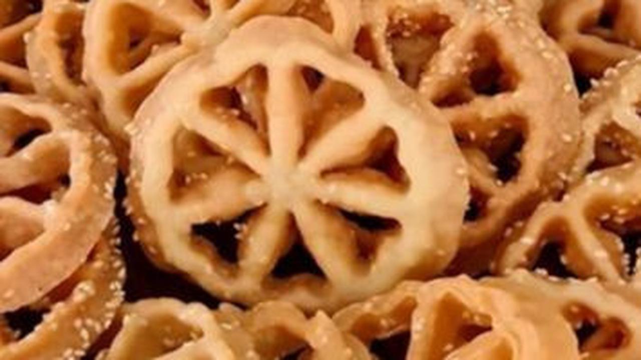 4. Resep Kue Lebaran Tradisional: Kue Kembang Goyang<br>