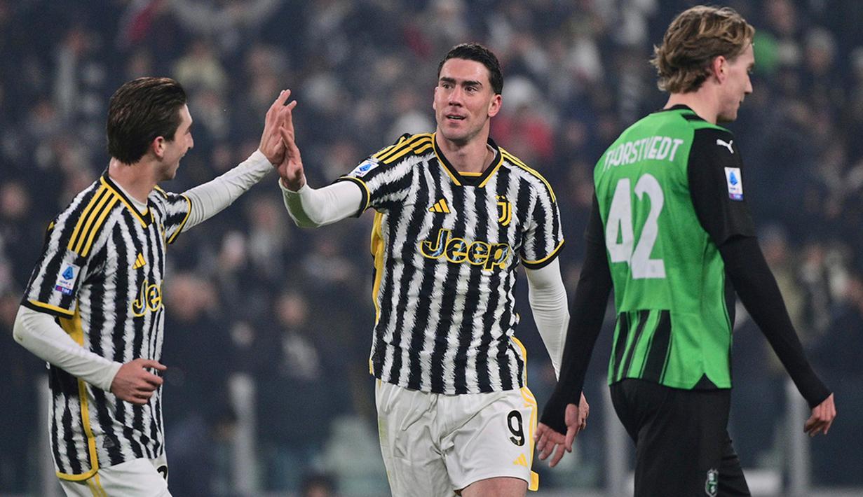 Saat Sassuolo mencoba menyamakan kedudukan, gawang mereka justru kembali berhasil dijebol Juventus. Vlahovic sekali lagi mencatatkan namanya di papan skor, kali ini lewat sebuah tendangan bebas di menit ke-37. (Marco Alpozzi/LaPresse via AP)