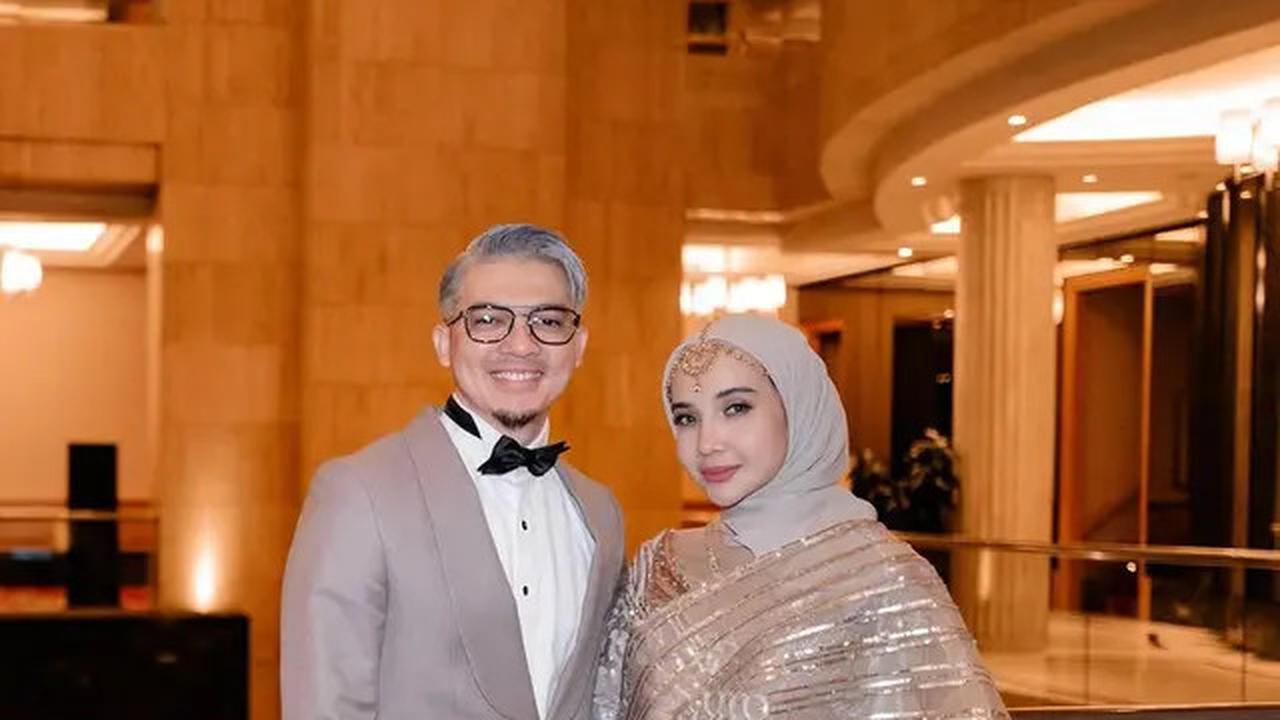 6 Potret Irwansyah Kondangan dengan Gaya Rambut Silver, Hot Daddy Dua Anak