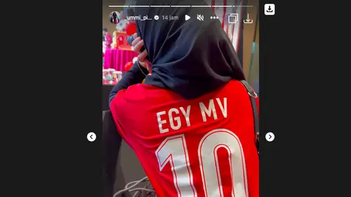 Umi Pipik Pinjam Jersey Mantu, Egy Maulana Vikri Saat Hadir ke Acara Ulang  Tahun Abang L Putra Rizky Billar dan Lesti Kejora - ShowBiz Liputan6.com