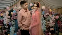 6 Potret Kebaya Lamaran Raisya Bawazier yang Memukau, Nuansa Pink Coral Lembut