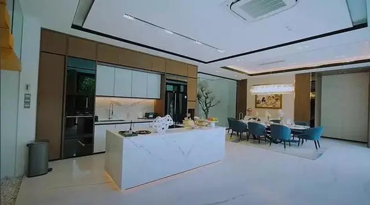Intip Potret Dapur Mewah Milik Titi Kamal dan Christian Sugiono yang Punya Model Elegan
