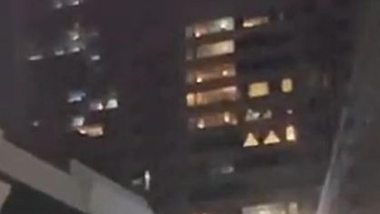 FOTO: Kemeriahan HUT RI di Abu Dhabi, Burj Khalifa dan Gedung-Gedung Mewah 'Diwarnai' Merah Putih
