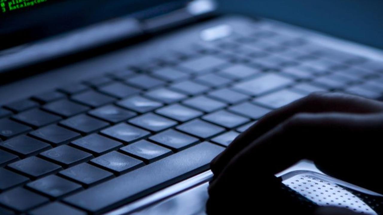 Dia menambahkan, BCA senantiasa mengimbau nasabah setia untuk selalu waspada saat melakukan install aplikasi di luar PlayStore, AppleStore, atau store resmi lainnya dan melakukan update software perangkat smartphone terbaru.