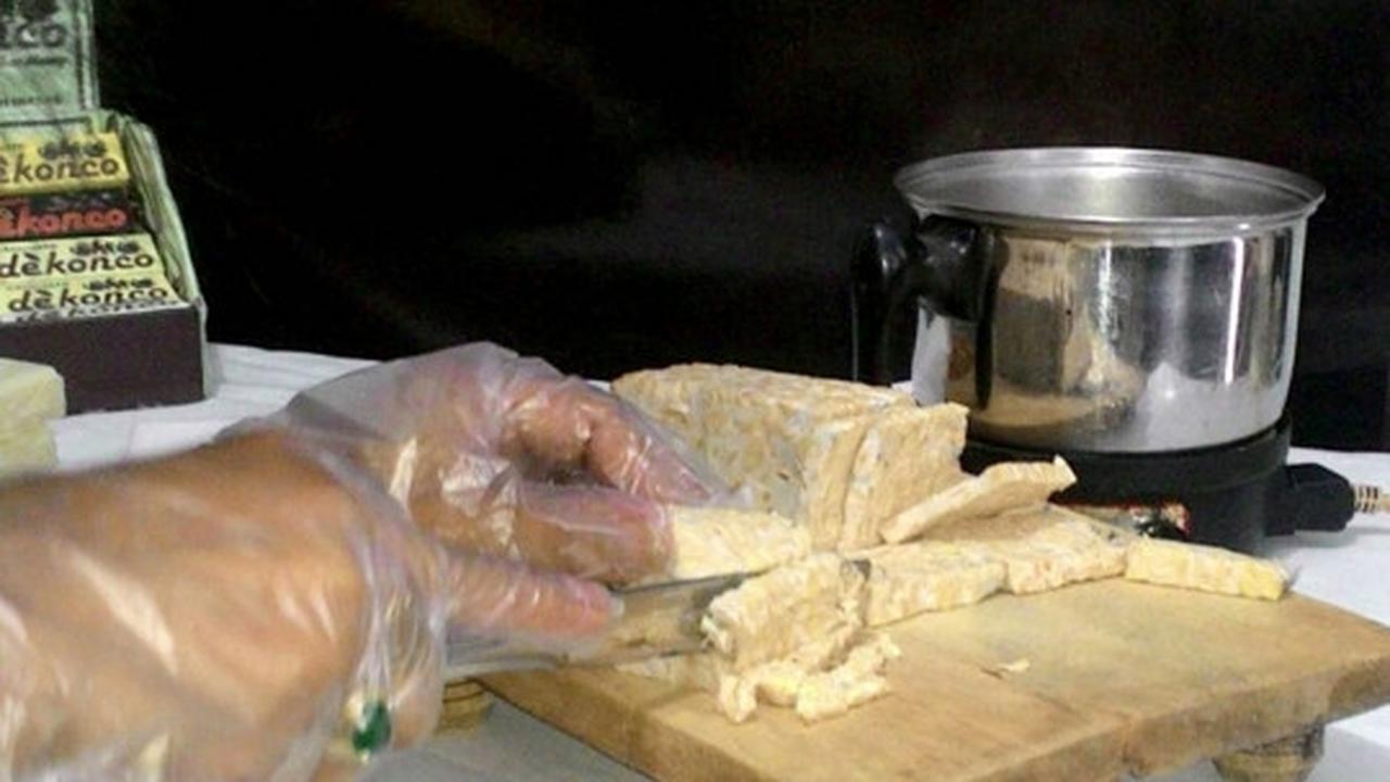 Intip pembuatan cokelat tempe, jajanan khas Kota Malang