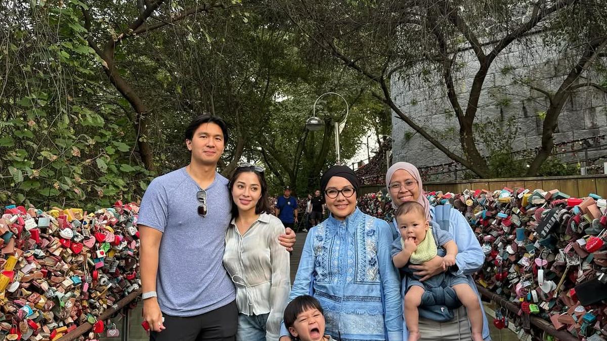 Gaya Old Money Nikita Willy Liburan ke Korea Selatan Bareng Keluarga, Tampil Serba Silver dan Tas Hermes
