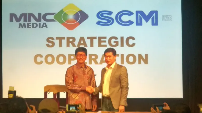 Penandatanganan MoU antara CEO PT Surya Citra Media Sutanto Hartono dan Direktur Utama MNC David Fernando Audy di Djakarta Theater, Jakarta, Kamis (12/12/2019).