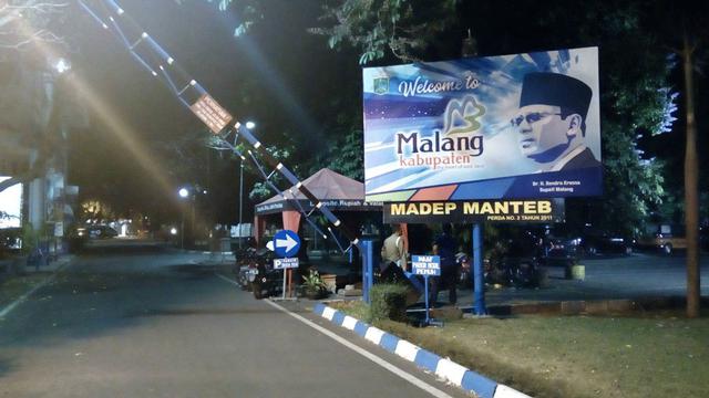 Penyidik KPK Sita Pengaduan Korupsi di Meja Bupati Malang