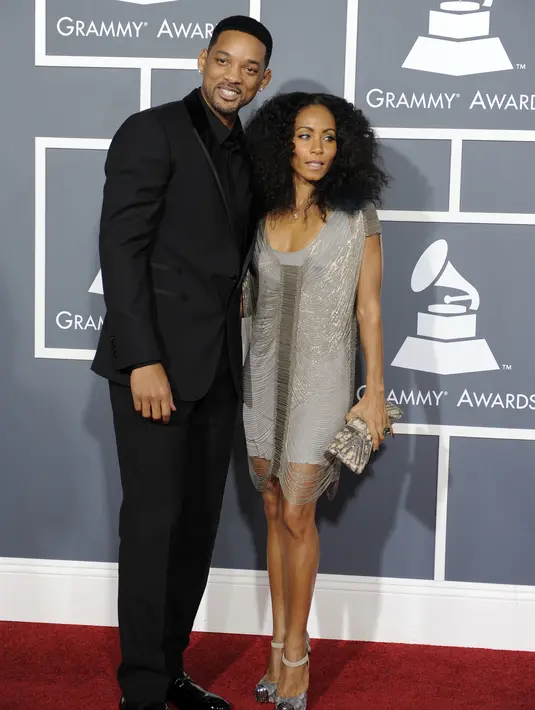 “..Aku sudah mengucapkan ‘I love you’ setidaknya 8.285 kali. Dan diantara 3.96 juta wanita di planet ini hanya satu yang aku inginkan untuk kuhabiskan hidup bersama. Selamat ulang tahun, cintaku!” lanjut tulisan romantis di foto tersebut. (Bintang/EPA)