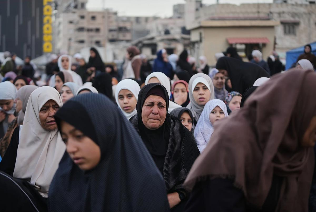 FOTO: Salat Idul Fitri di Tengah Reruntuhan Gaza