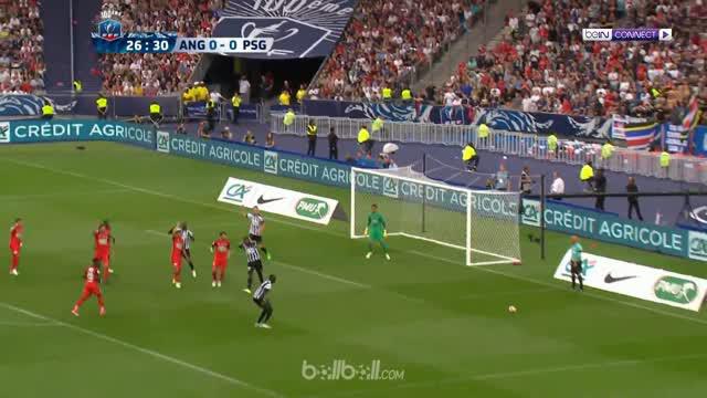 Paris Saint-Germain meraih gelar Piala Liga Prancis dengan keberuntungan sebagai pembeda dalam kemenangan 1-0 atas Angers. Kiper Angers, Alexandre Letellier bermain gemilang melakukan banyak penyelamatan termasuk mematahkan upaya Edinson Cavani dan B...