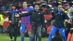 Barcelona di tangan Xavi Hernandez belum sepenuhnya bangkit. Terlihat dari bebearapa laga terakhir, Barca masih terlihat tidak konsisten. Bahkan, Mereka hanya puas dengan skor imbang meski unggul jumlah pemain dari Sevilla. (AFP/Cristina Quicler)