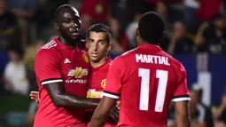 Henrikh Mkhitaryan (tengah) menyumbangkan dua gol bagi Setan Merah, masing-masing ke gawang LA Galaxy dan Real Salt Lake. (Harry How/Getty Images/AFP)