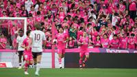 Duel penuh makna akan tersaji saat Tokyo Verdy menjamu Cerezo Osaka akhir pekan ini pada laga pekan ke-22 Meiji Yasuda J1 League 2024. Kedua tim akan bertemu di Stadion Ajinomoto, Sabtu (6/7/2024) pukul 16.00 WIB. Kemenangan pada laga ini akan jadi jalan Verdy dan Cerezo untuk bisa mendekatkan diri ke papan atas klasemen sementara. Kunci duel nanti akan berada di lini depan dan pertahanan kedua tim. (J.LEAGUE)