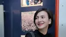 "Saya di zaman Soeharto merasakan gimana rasanya dibelenggu, tidak bisa vokal dan mengkritisi yang tujuannya membangun. Bahkan pas aktif demonstrasi saya pernah masuk DPO (Daftar Pencarian Orang)," ungkap Wanda Hamidah. (Adrian Putra/Bintang.com)