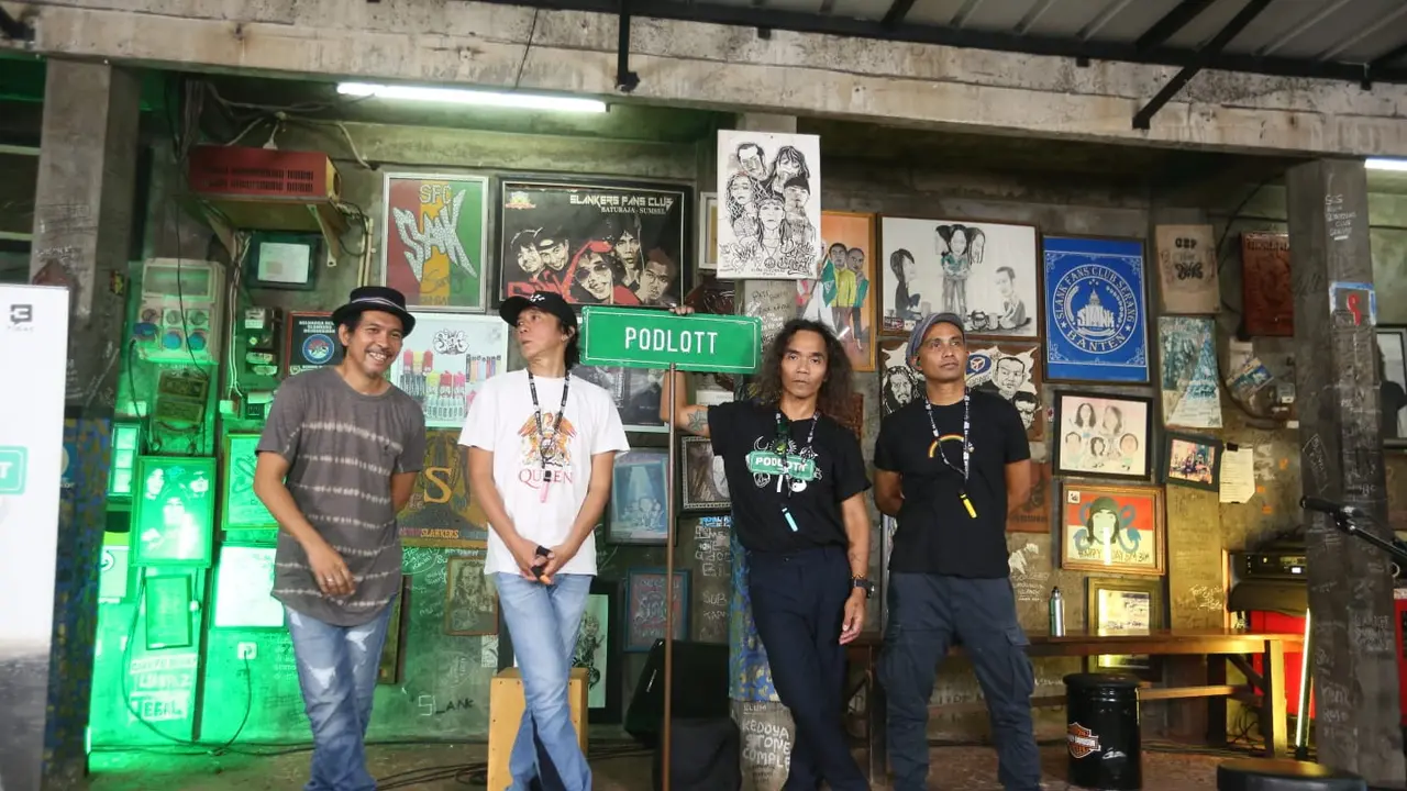 Slank memperkenalkan memperkenalkan Kuy Podlott V3