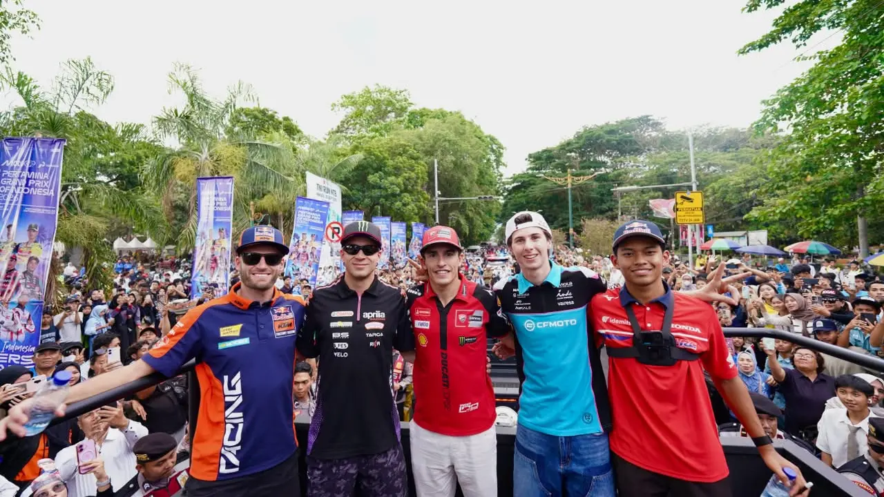 Ribuan Warga Mataram Antusias Sambut Pembalap Dunia Jelang MotoGP Indonesia 2026