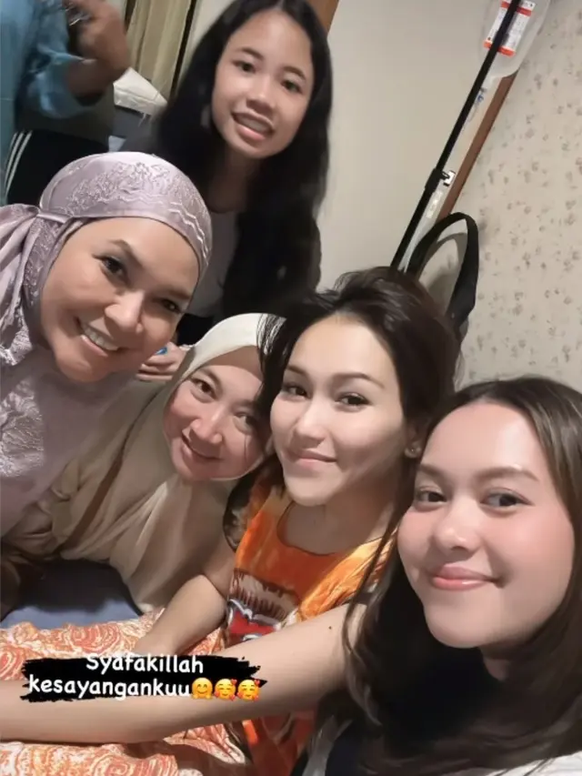 Dinar Salsha dan Ayu Ting Ting