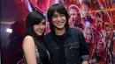 Tidak sendirian, Kevin Aprilio yang dikabarkan akan menikah tahun ini mengajak sang kekasih, Vici Melanie untuk hadir di gala premiere Avengers: Infinity War tadi malam. (Deki Prayoga/Bintang.com)