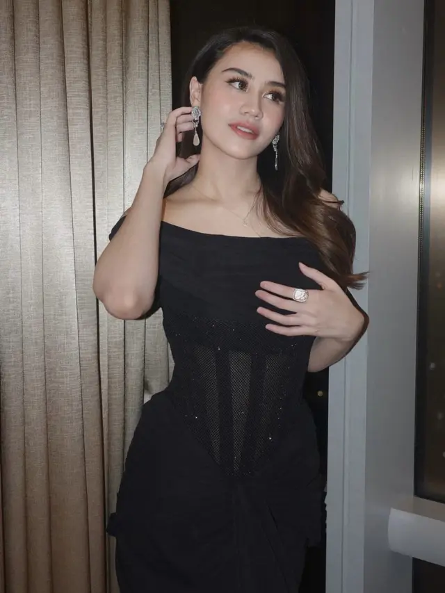 Aaliyah Massaid  di Resepsi Syifa Hadju dan EL Rumi. [@aaliyah.massaid]