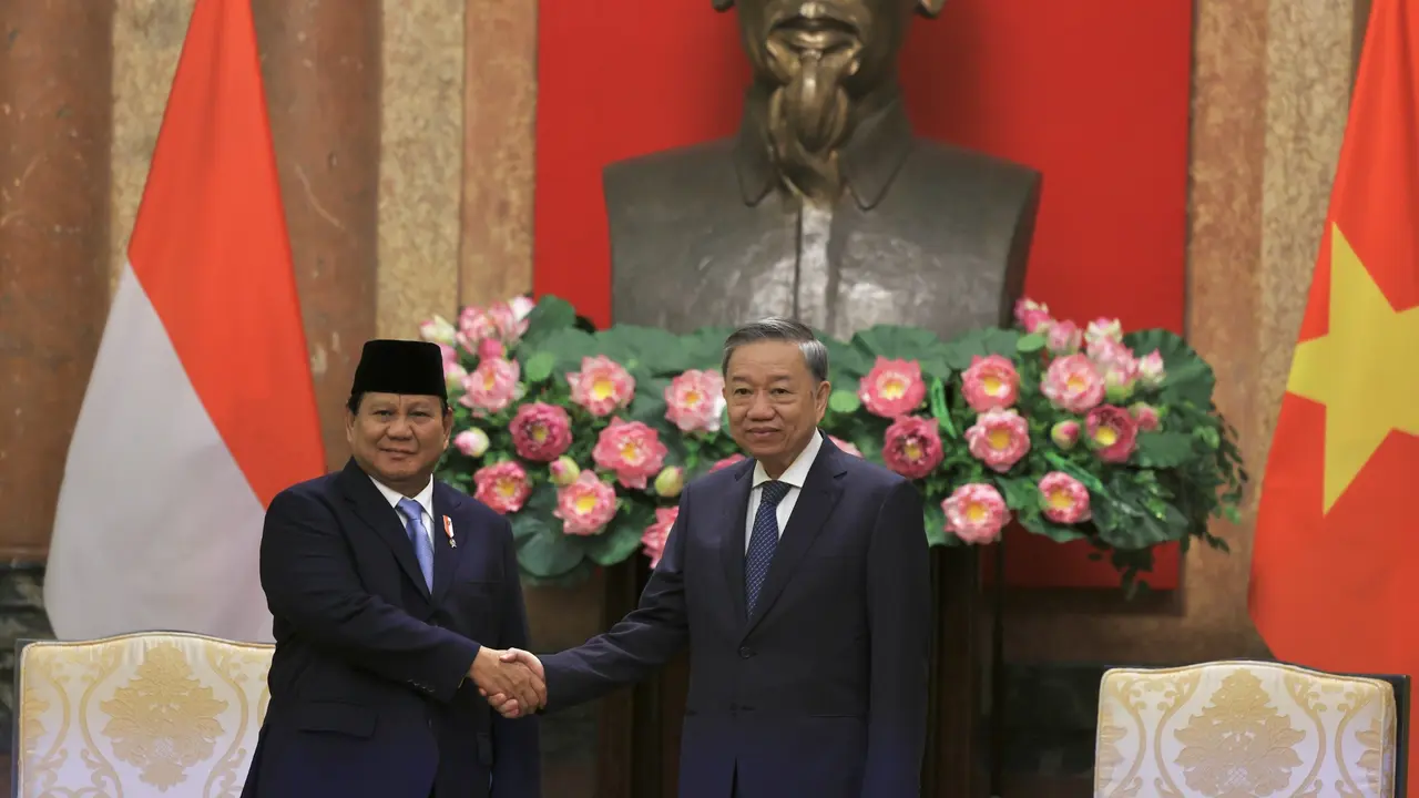 Menteri Pertahanan sekaligus Presiden Terpilih RI, Prabowo Subianto menemui Presiden Vietnam H.E. Tô Lâm di Hanoi.