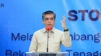 Menteri Ketenagakerjaan, Yassierli dalam acara bertajuk "Stop Percaloan: Melalui Pembangunan Komitmen Bersama untuk Rekrutmen Tenaga Kerja yang Adil dan Transparan", yang digelar di Kantor Pengelola Kawasan Industri MM2100, Cikarang, Bekasi, Jawa Barat, Kamis (15/5/2025).