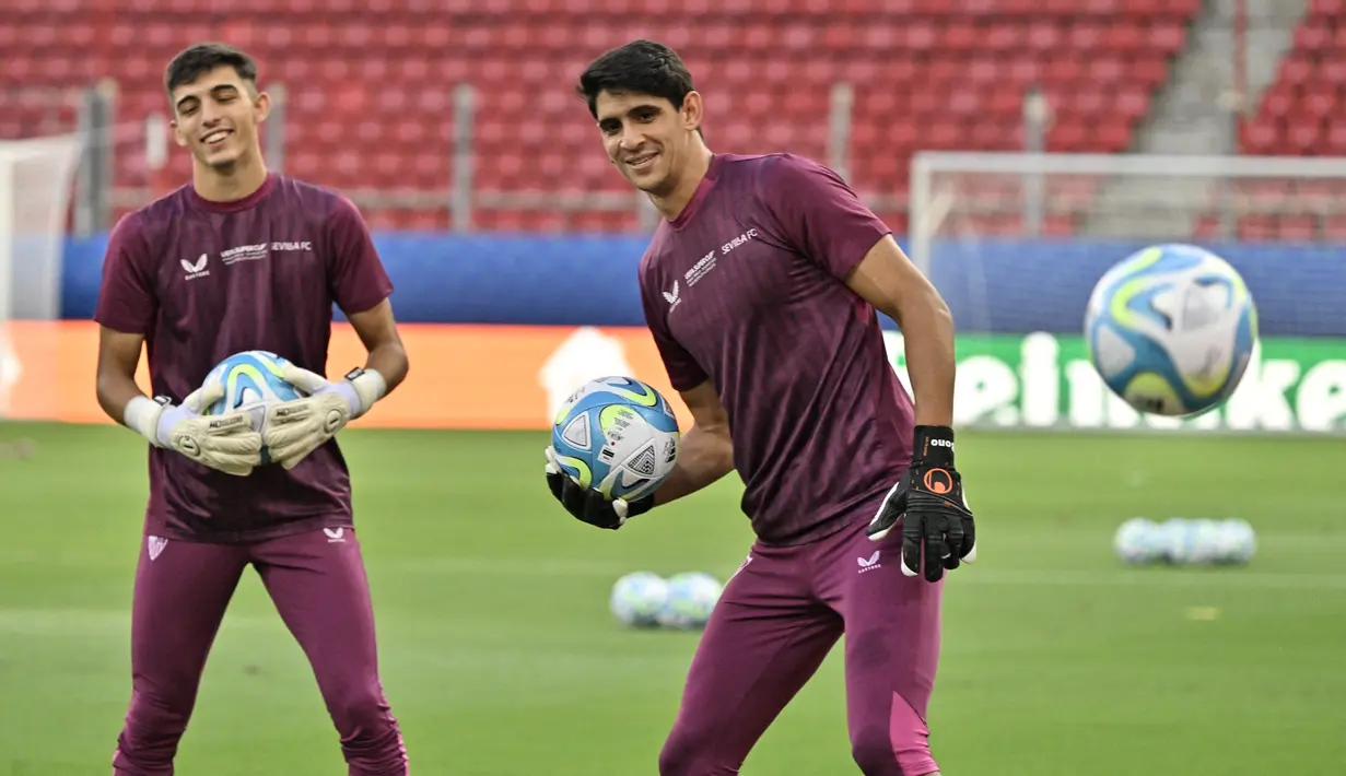 Sedangkan Sevilla, mereka adalah selaku jawara Liga Europa 2022/23. (Louisa GOULIAMAKI / AFP)