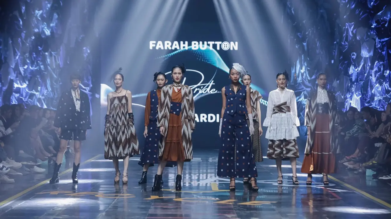 Farah Button Pride by Sutardi