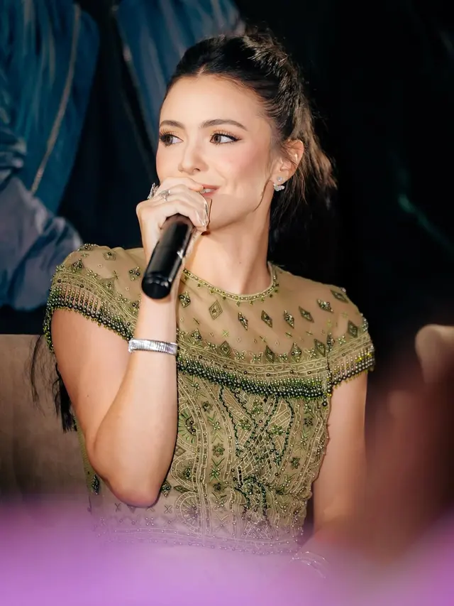 Gaya Kontras Amanda Rawles dengan Lehenga Dress dan Eva Celia yang Bergaya Edgy di Premiere Film Terbaru