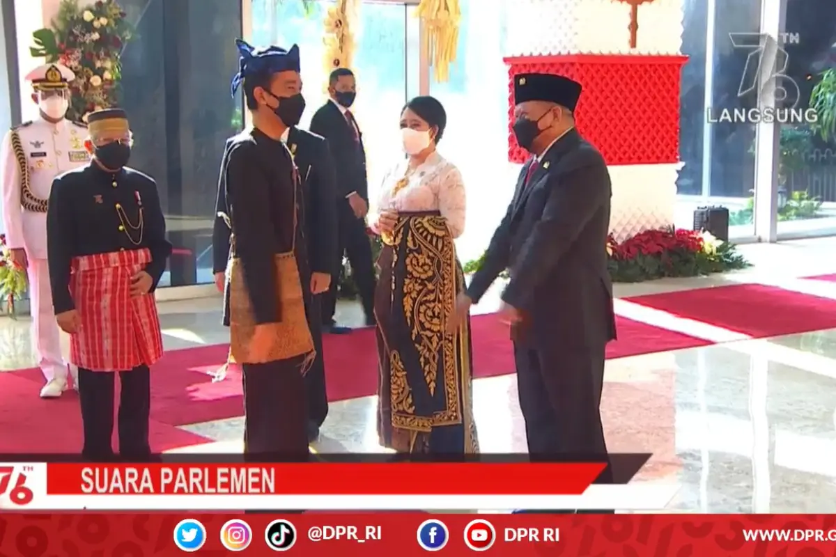 Ketua DPR Puan Maharani pakai baju adat Bali