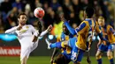 Aksi pemain MU, Juan Mata saat melawan Shrewsbury Town pada putaran kelima Piala FA di Stadion Greenhous Meadow, Shrewsbury, Selasa (23/2/2016) dini hari WIB. (Reuters/Andrew Yates)