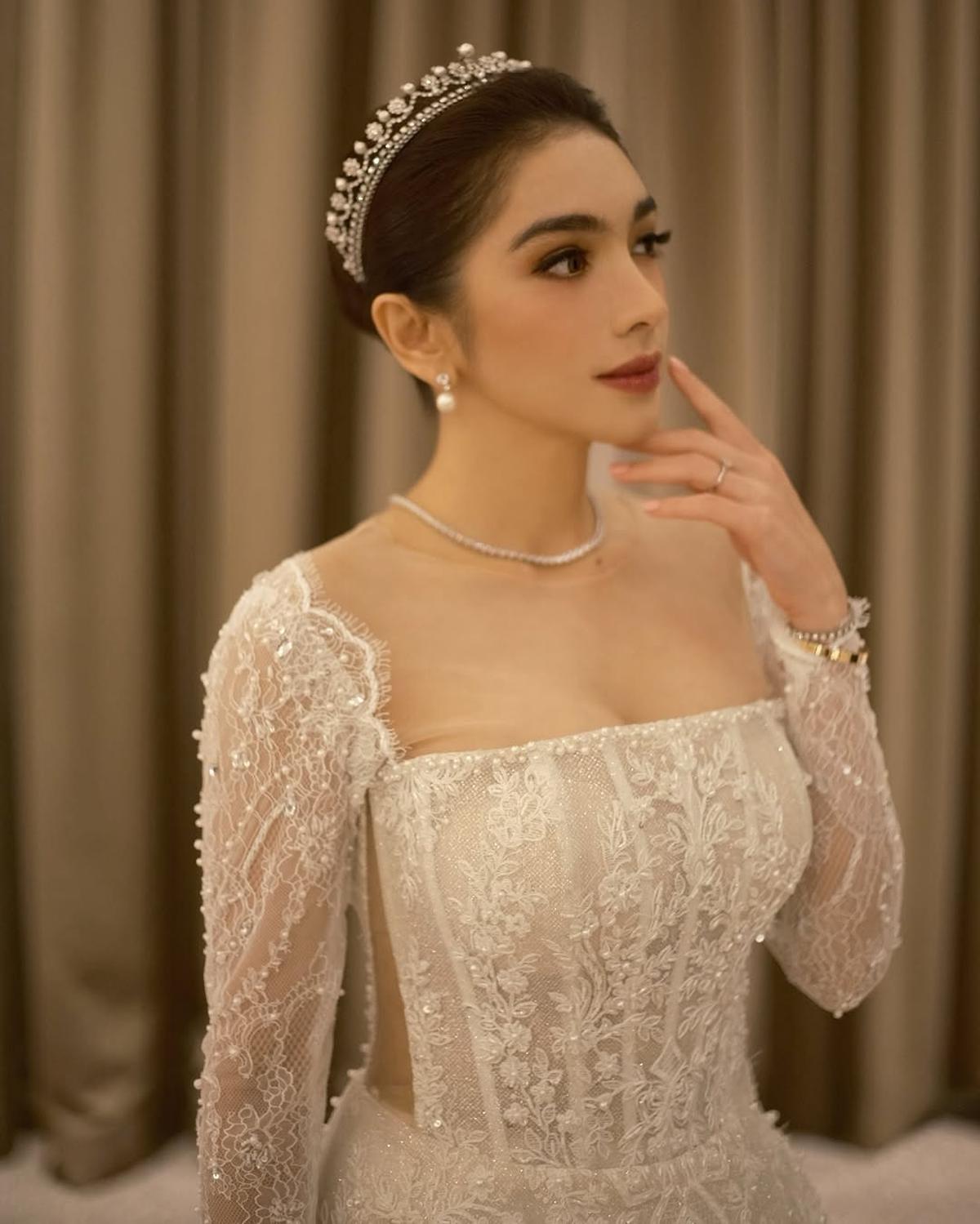 6 Potret Angel Karamoy Kenakan Gaun Pengantin: Mohon Doanya Ya