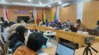 Rektor UBD Palembang Sunda Ariana saat membuka Training of Trainer (ToT) BUMDes dan Wira Desa di Palembang Sumsel (Liputan6.com / Nefri Inge)