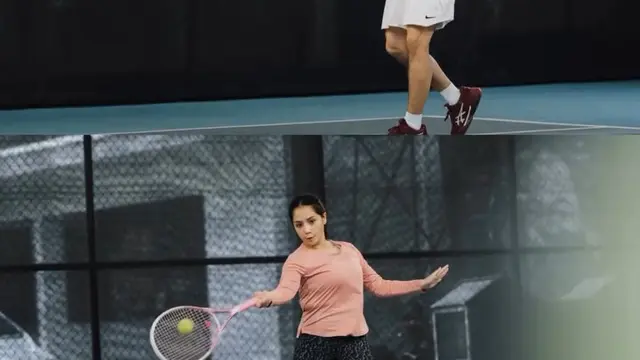 Potret Raffi Ahmad dan Nagita Slavina Latihan Tennis Bareng. (instagram/raffinagita1717)