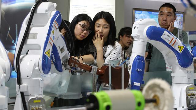 Melihat Robot-Robot Canggih Dipamerkan di Shanghai