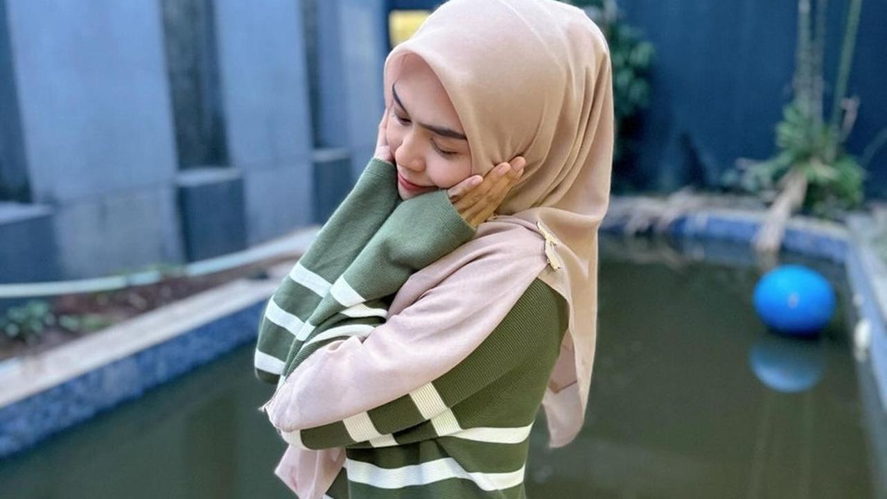 Kolam Renang Berubah Menghijau Karena Kotoran