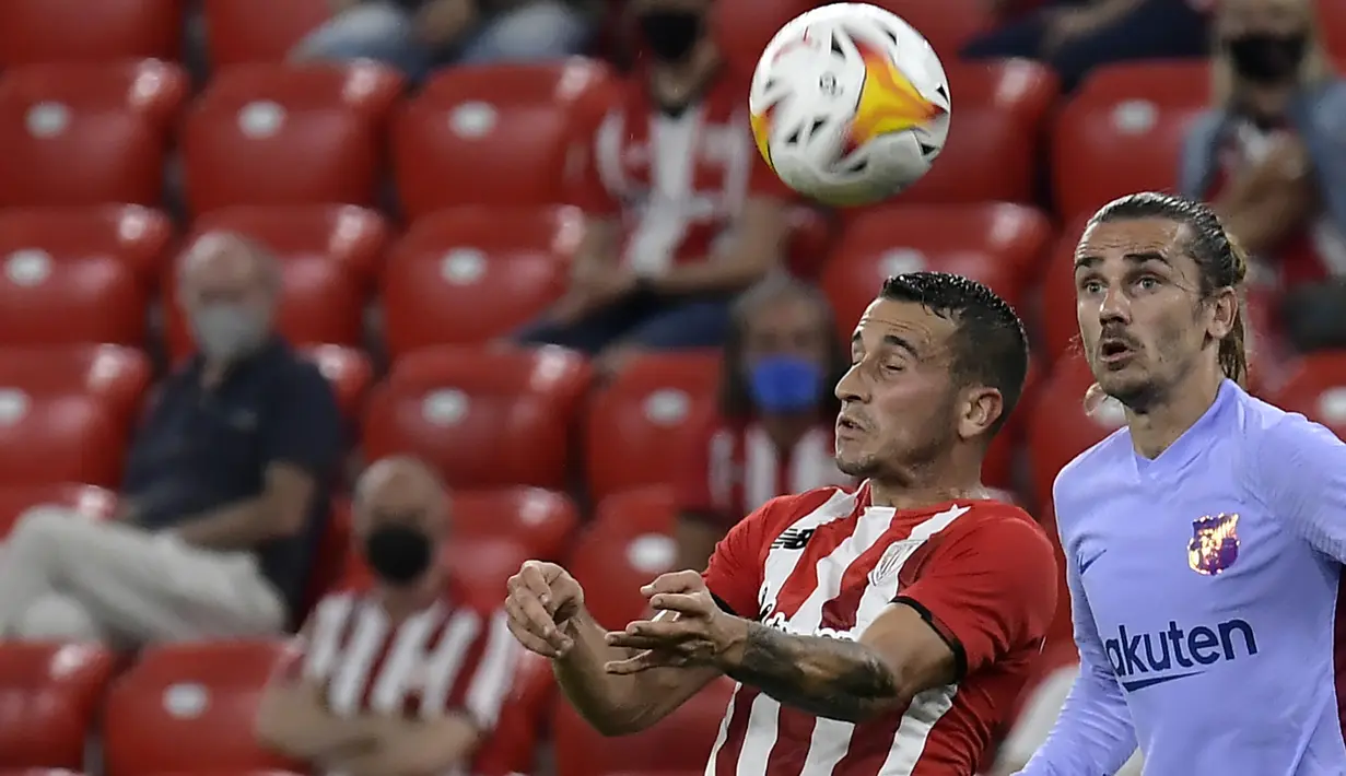 Athletic Bilbao pun memiliki peluang untuk menambah gol. Pada menit ke-60, tendangan jarak jauh Alex Berenguer masih belum tepat ke sasaran. (Foto: AP/Alvaro Barrientos)