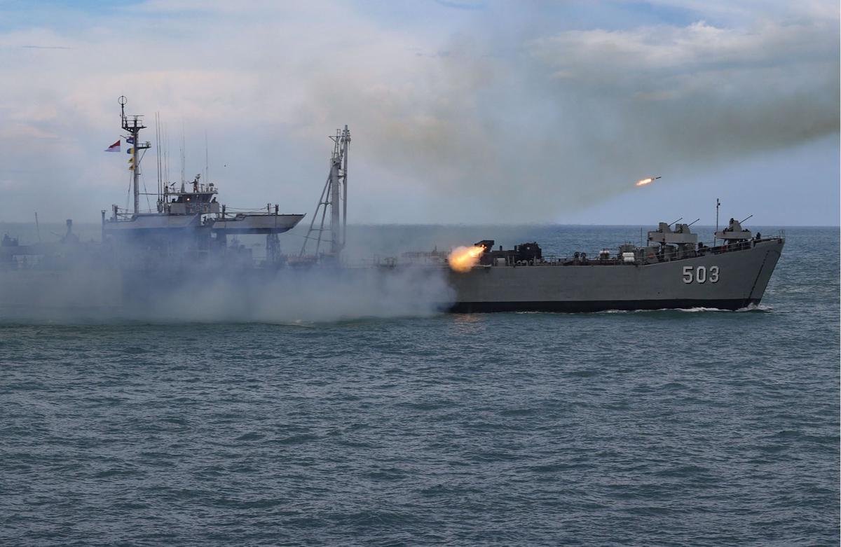 FOTO: Parade Kapal Perang dan Atraksi Prajurit  TNI AL Meriahkan Sailing Pass 2025