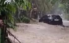 Banjir Hebat Melanda Karangasem Bali, Mobil Terseret Arus hingga Rumah Warga Kebanjiran
