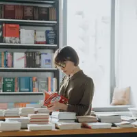 ilustrasi unsur intrinsik dan ekstrinsik yang harus ada di dalam novel/pexels