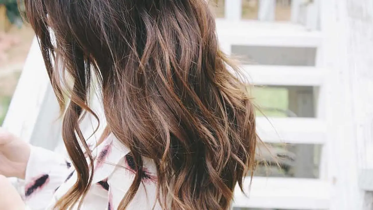 Inilah Cara yang Paling Tidak Biasa Menggunakan Hairspray