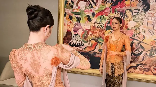 Rebecca Klopper Bridesmaid Syifa Hadju saat Akad Nikah. [@wirantikurniabride]