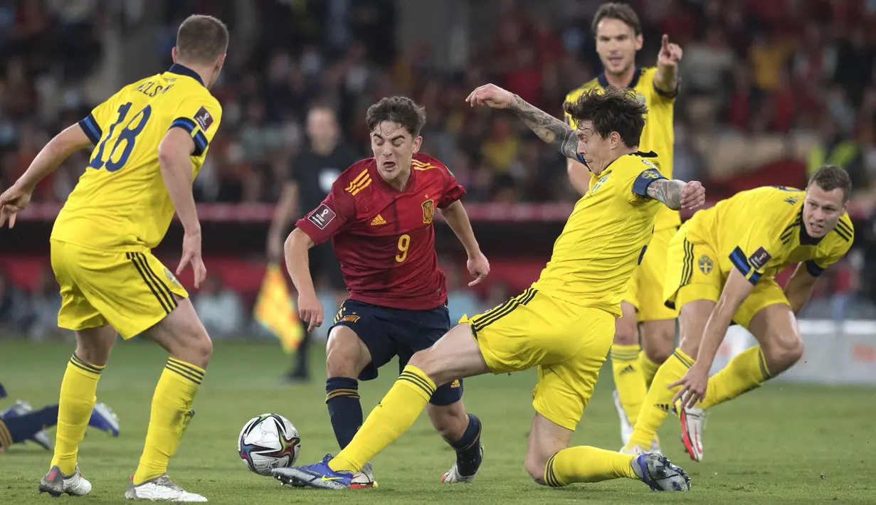Gavi telah tampil mengagumkan bersama Barcelona. Hal itu yang membuat pemuda 18 tahun itu terpilih ke skuad Timnas Spanyol untuk Piala Dunia 2022 Qatar. Sejauh ini, Gavi telah menorehkan 12 caps bersama La Furia Roja. (AFP/Jorge Guerrero)