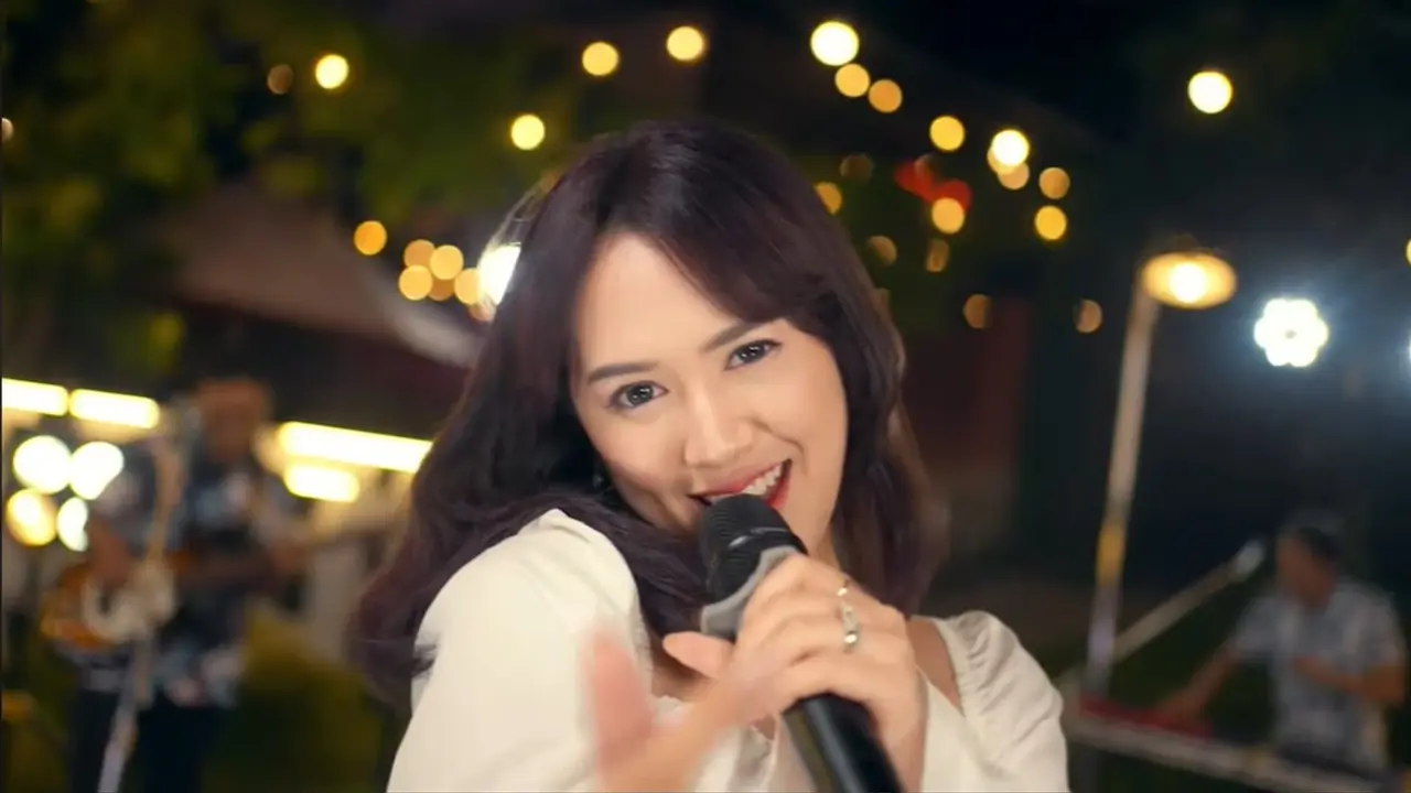 <p>Lagu-lagu yang dinyanyikan Happy Asmara kerap viral di media sosial. Ternyata perjalanan kariernya yang sudah dimulai sejak SMP tidak mulus. Foto: Instagram @happy_asmara77</p>
